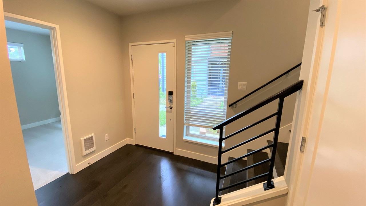 16378 Ne 12th Pl - Photo 2 of 24