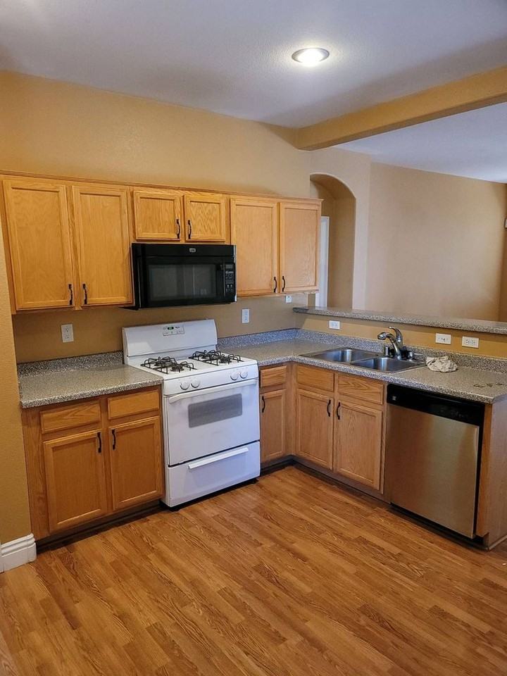 5320 Crestpoint Watch Ct - Photo 3 of 13