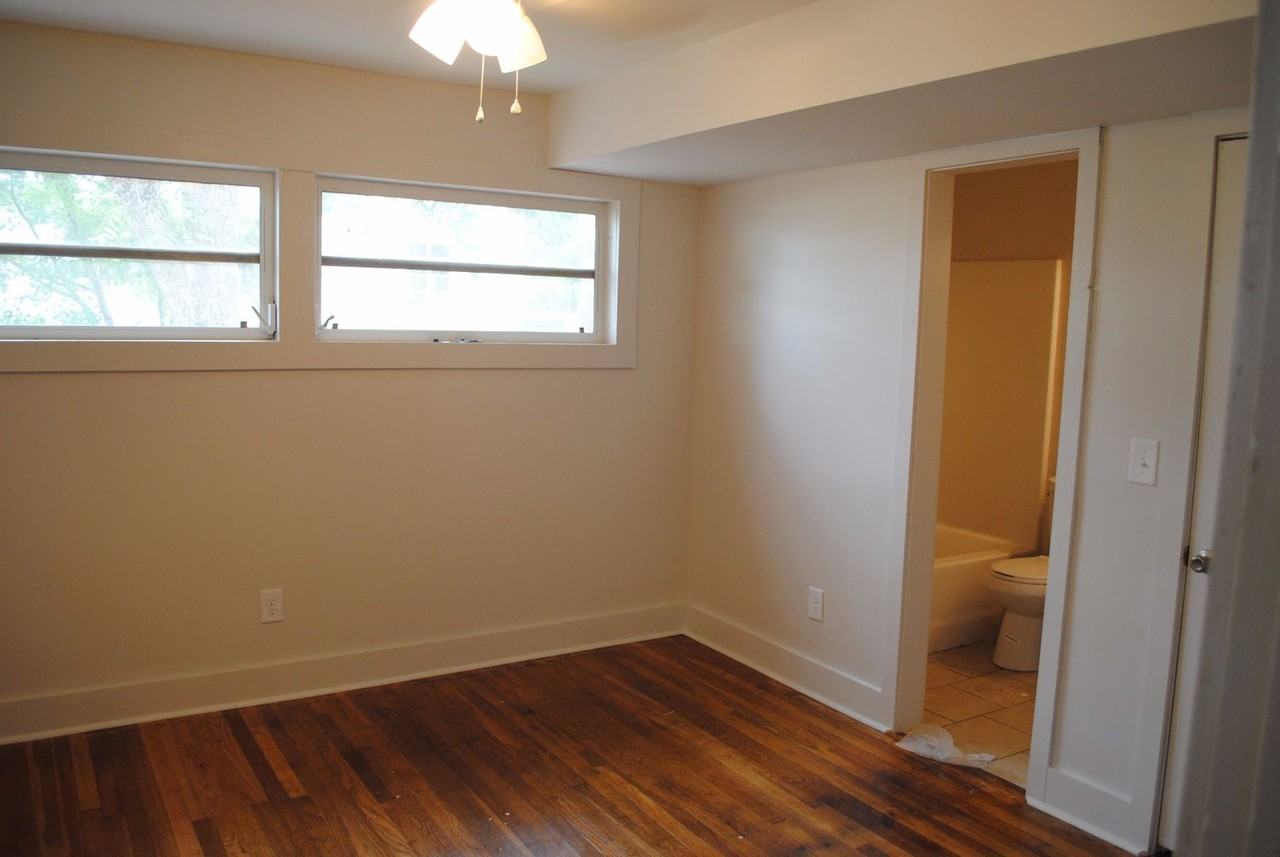 1007 Auburn St - Photo 2 of 16