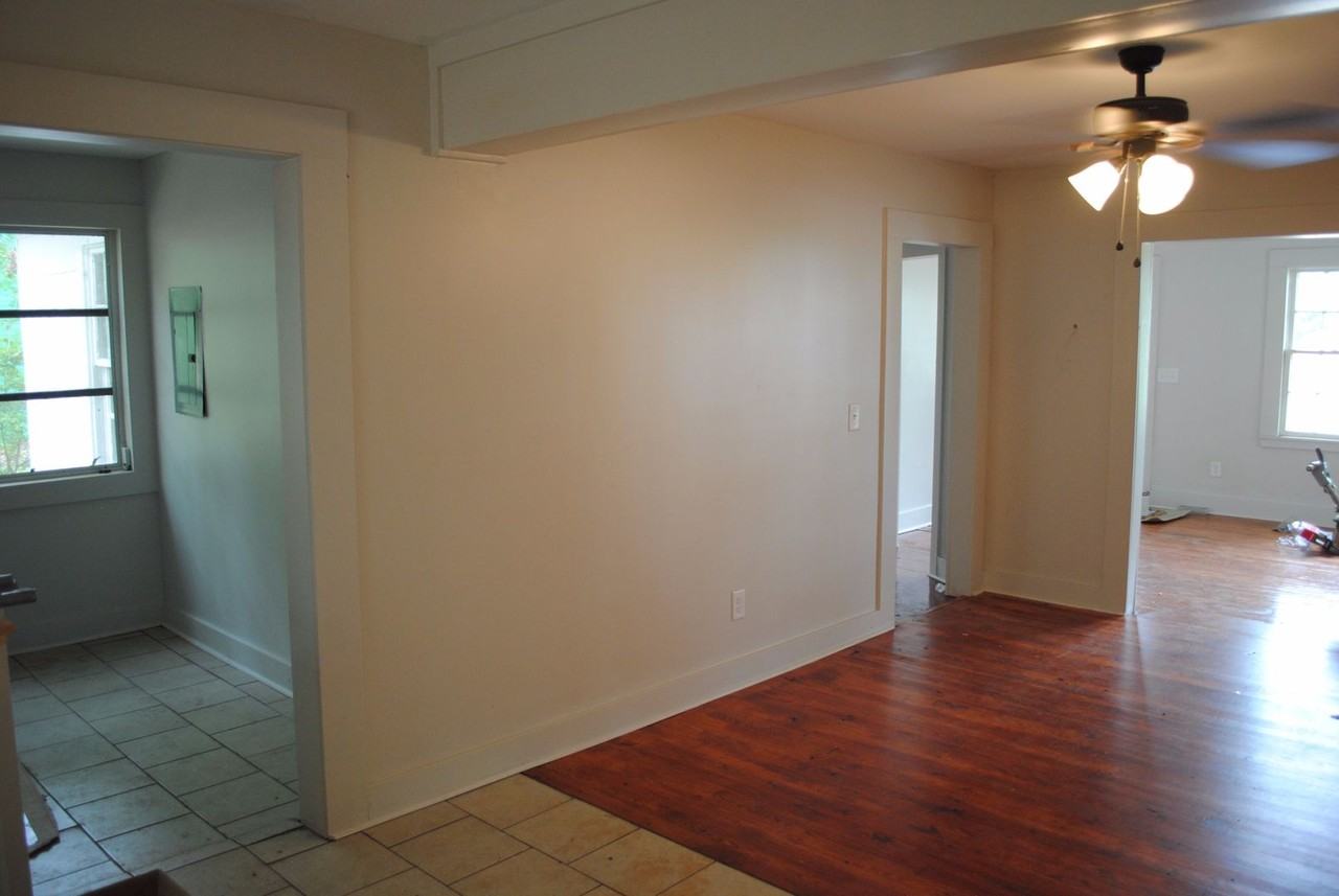 1007 Auburn St - Photo 3 of 16