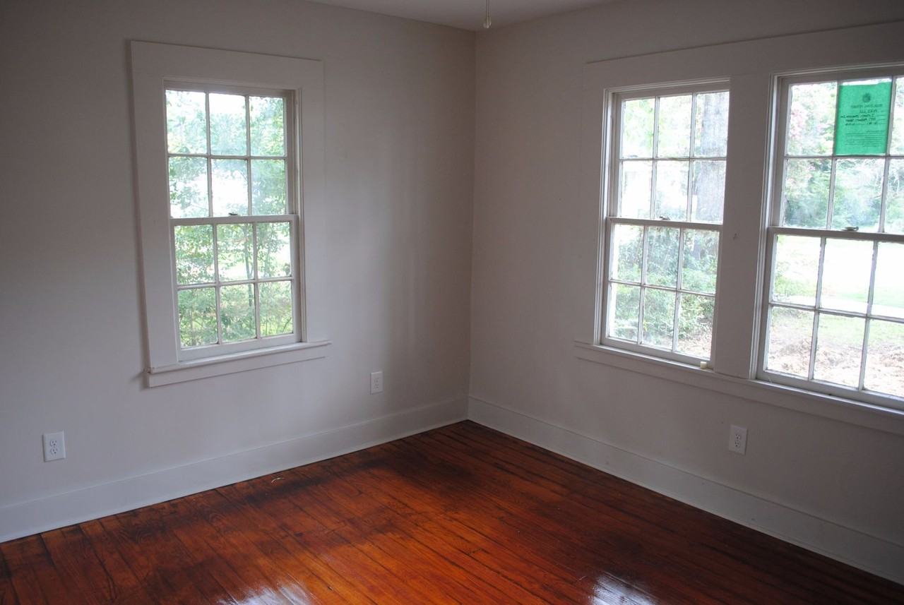 1007 Auburn St - Photo 2 of 16