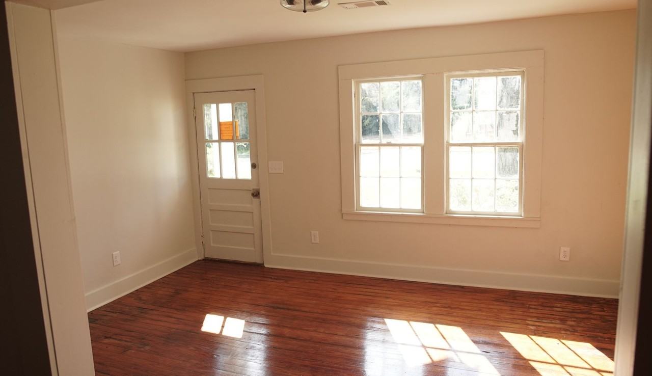 1007 Auburn St - Photo 5 of 16