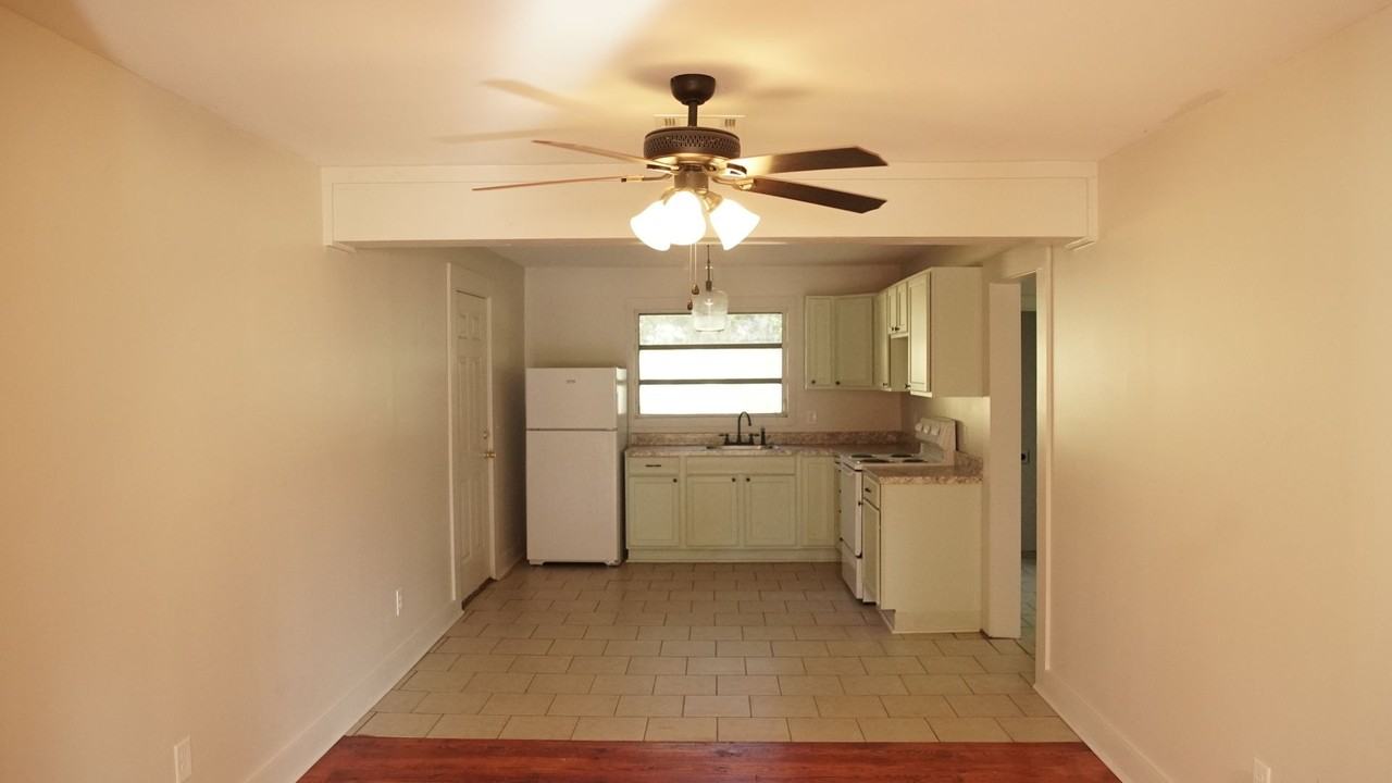 1007 Auburn St - Photo 7 of 16