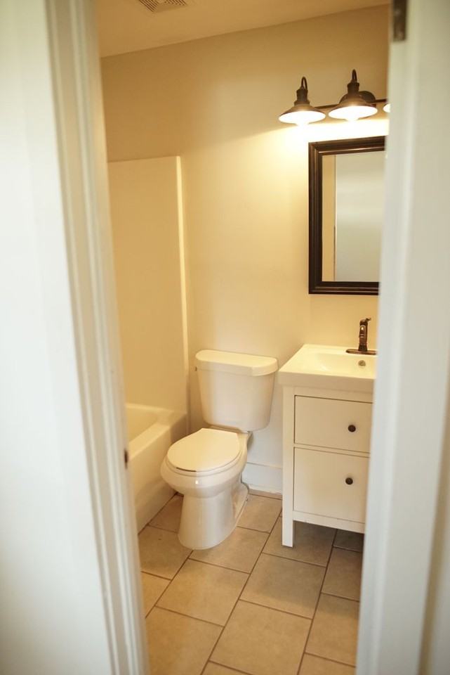 1007 Auburn St - Photo 4 of 16