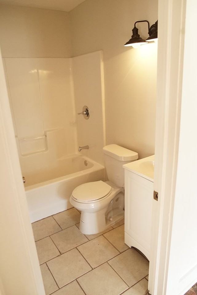 1007 Auburn St - Photo 7 of 16