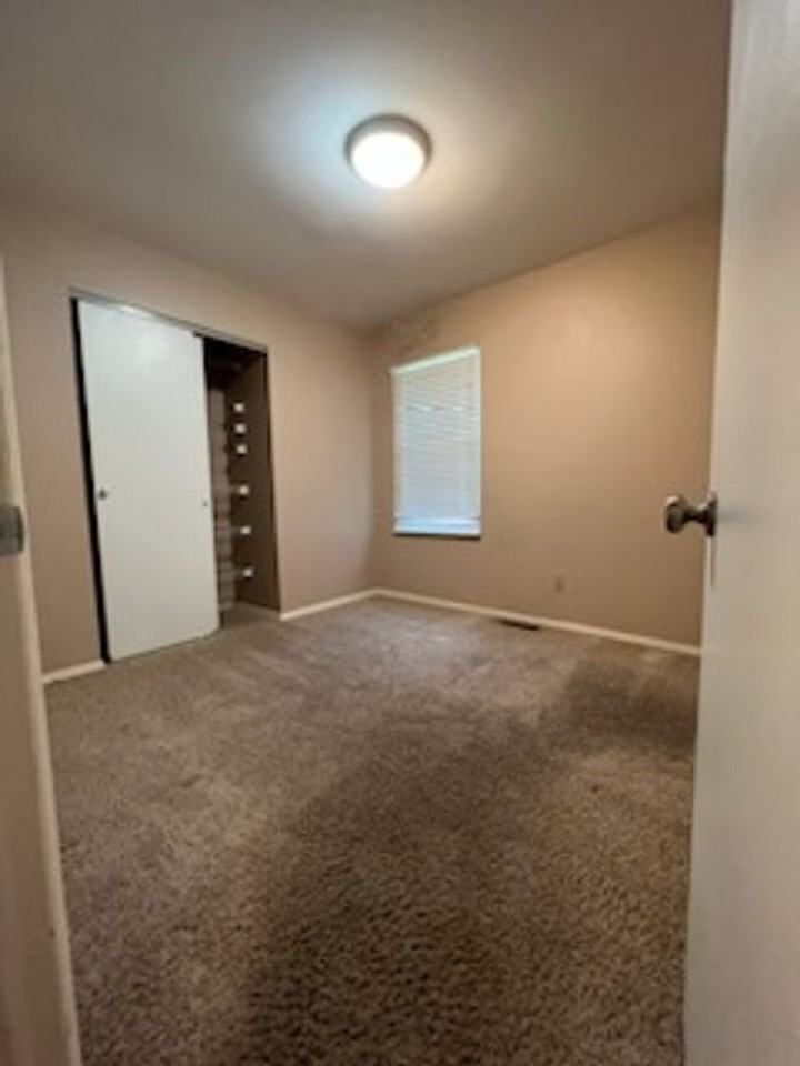 73 Mccarthy Dr - Photo 5 of 10