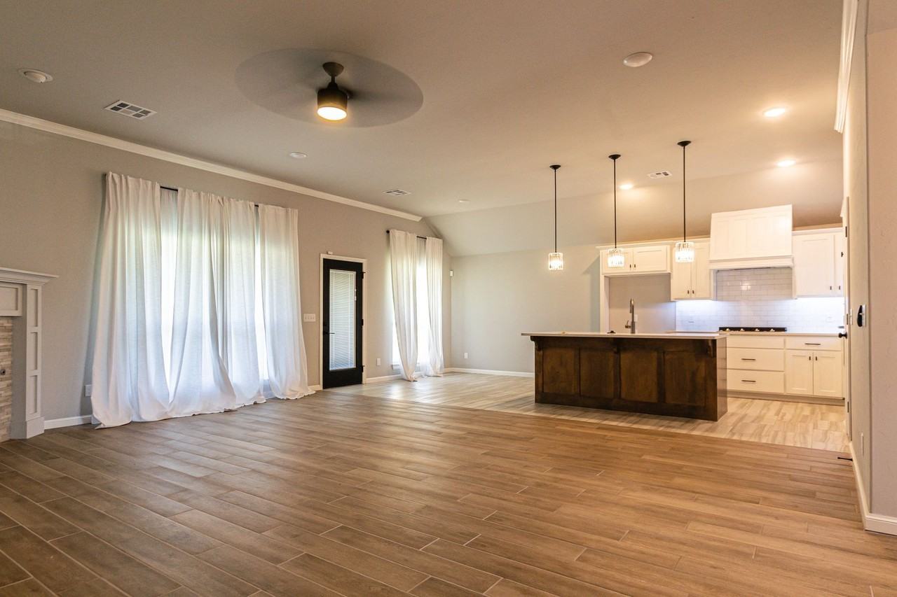 4200 Nw 156th Ter - Photo 6 of 38