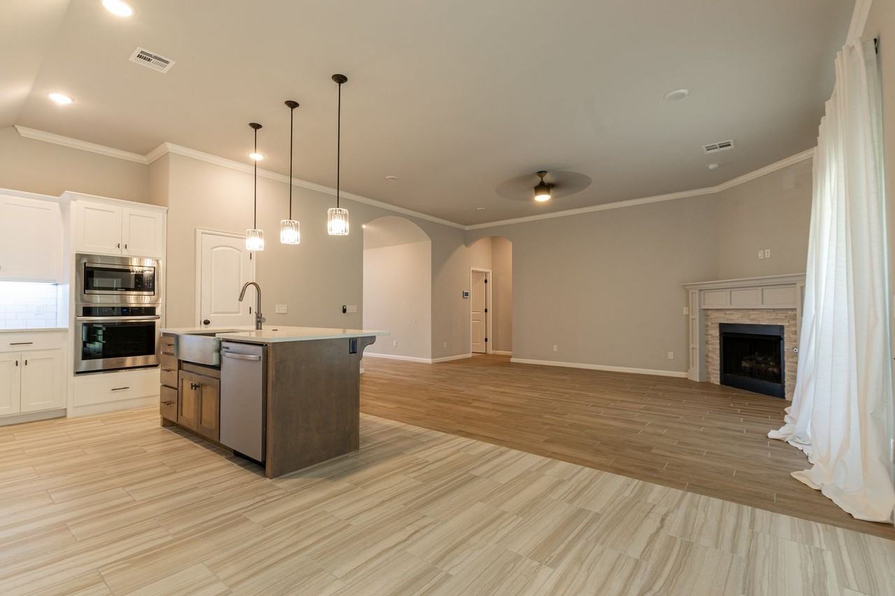 4200 Nw 156th Ter - Photo 7 of 38