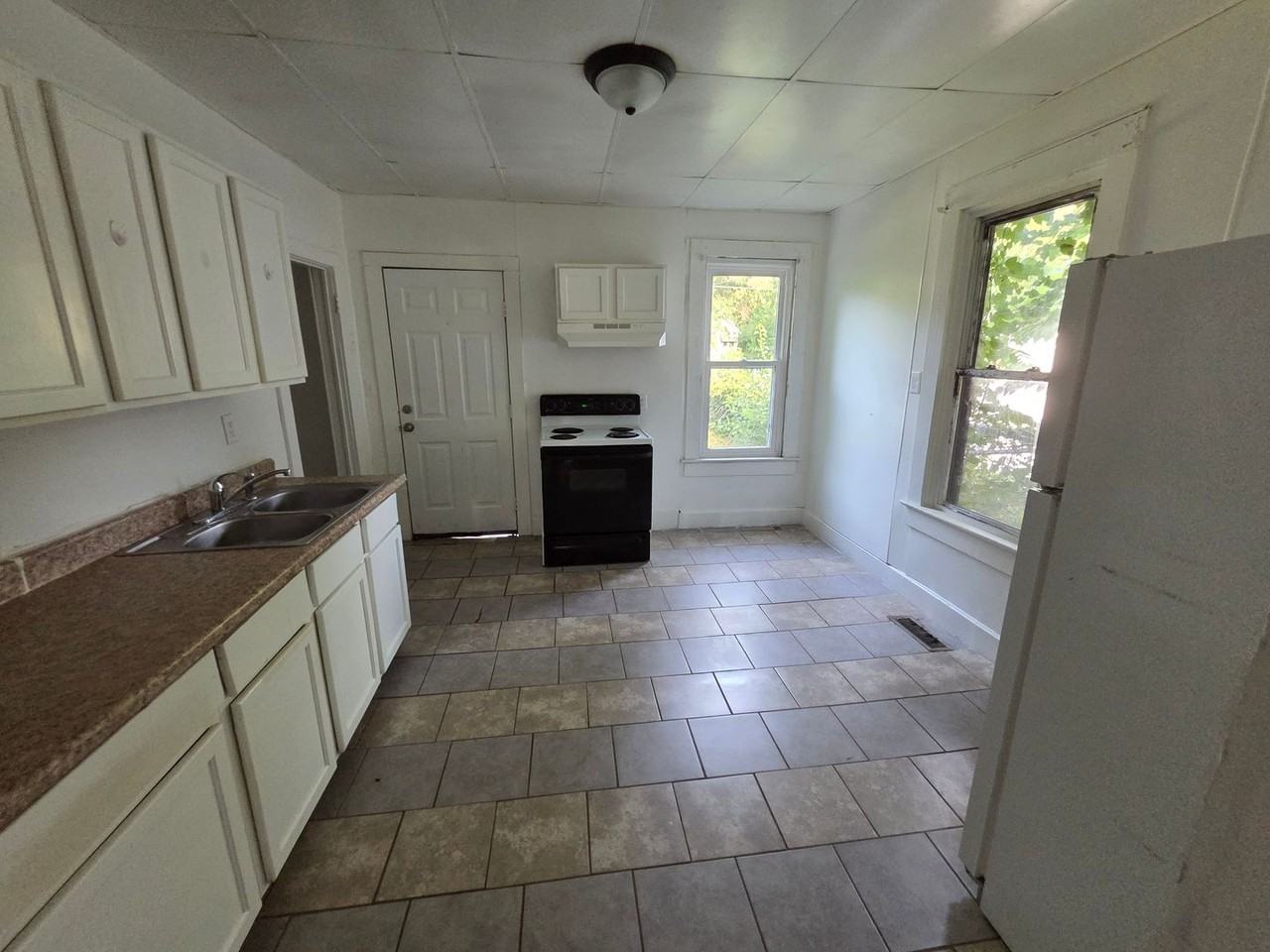1137 N 4th St - Photo 6 of 10