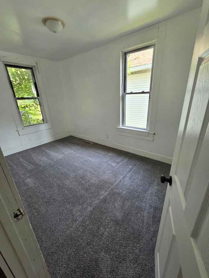 1137 N 4th St - Photo 6 of 8
