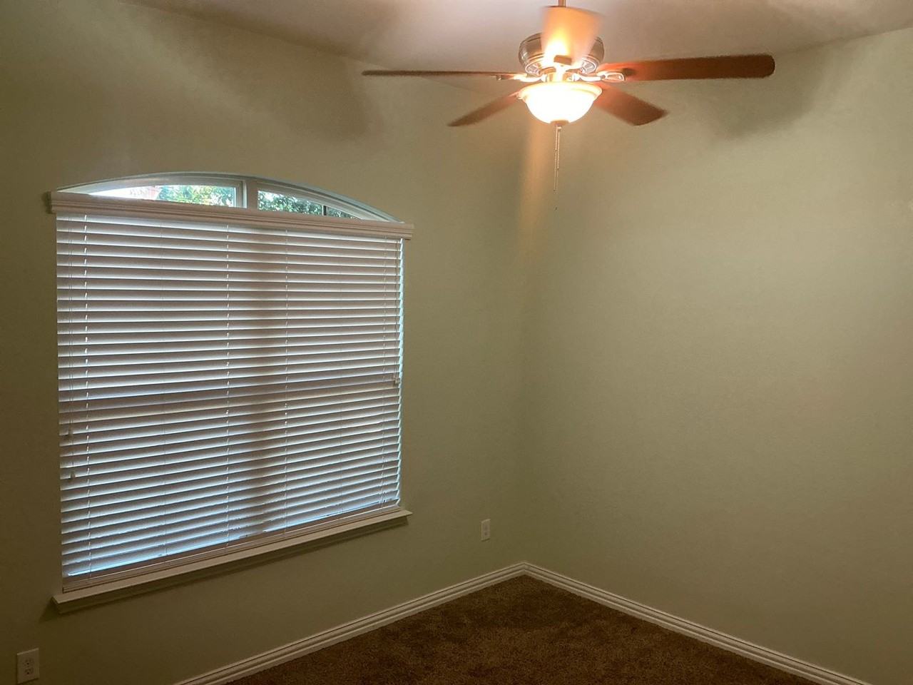 104 Mineral Point Dr - Photo 3 of 9