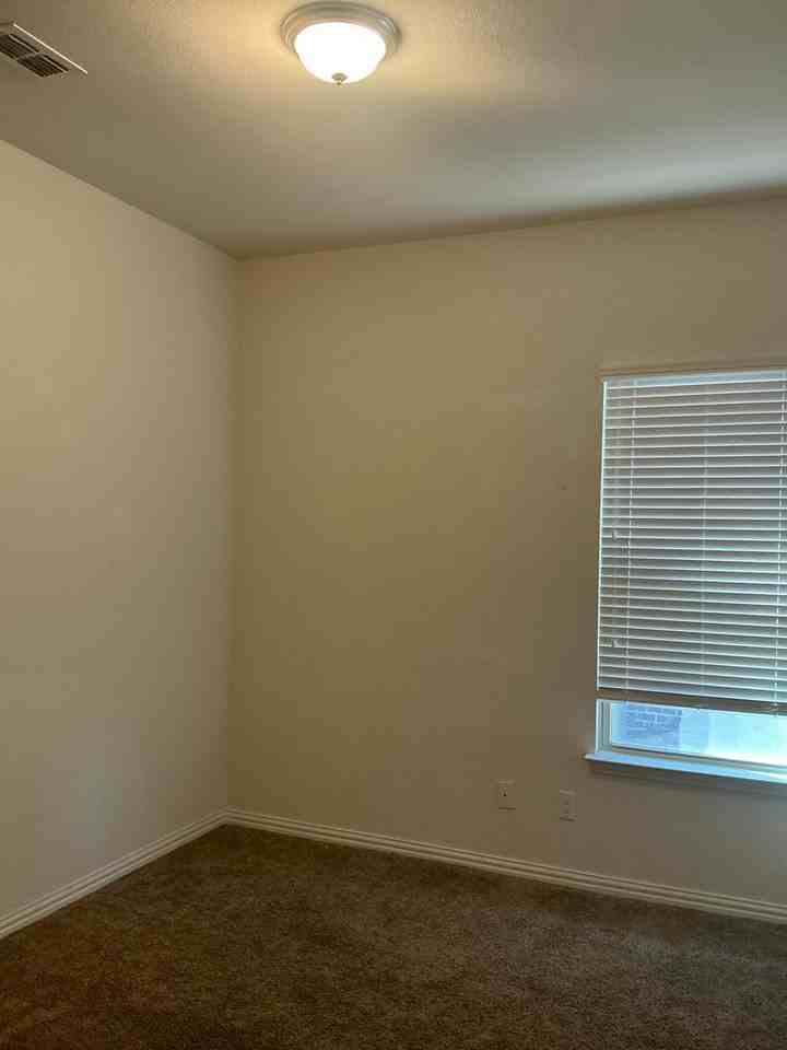 104 Mineral Point Dr - Photo 4 of 9