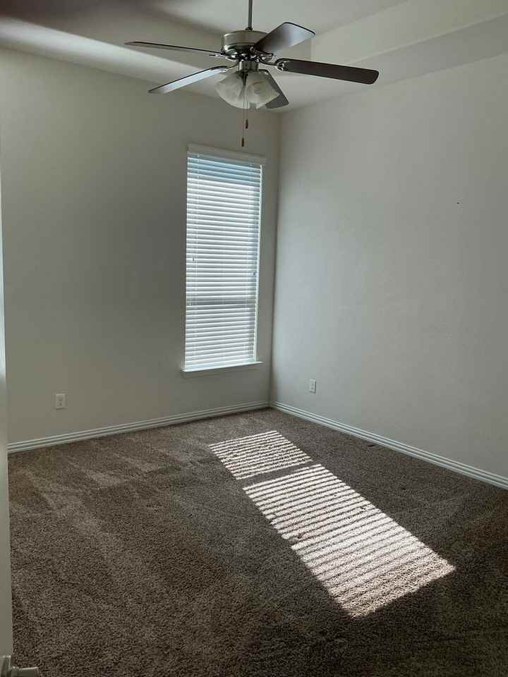 104 Mineral Point Dr - Photo 5 of 9