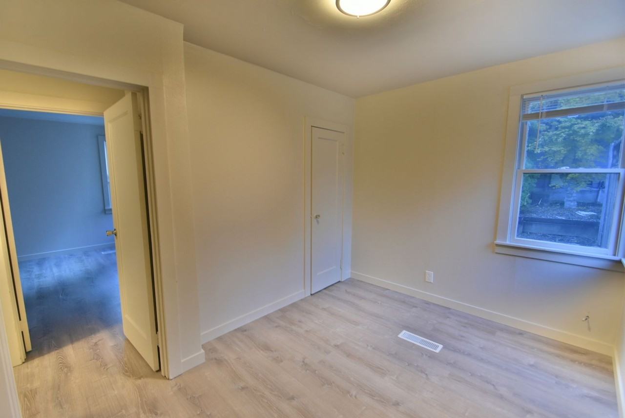5522 Ne 193rd St - Photo 7 of 13