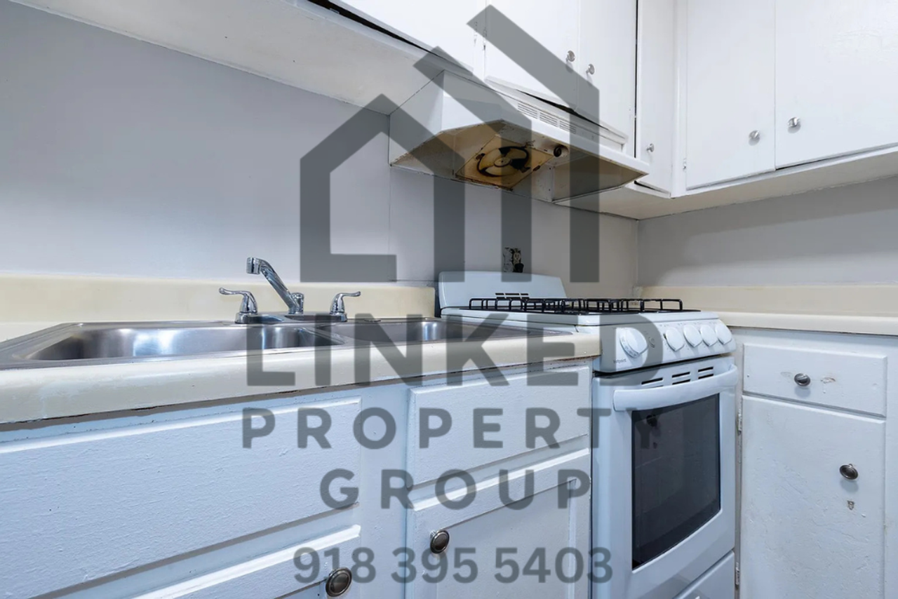 One Bedroom Apartments on Marshall! - Photo 2 of 10