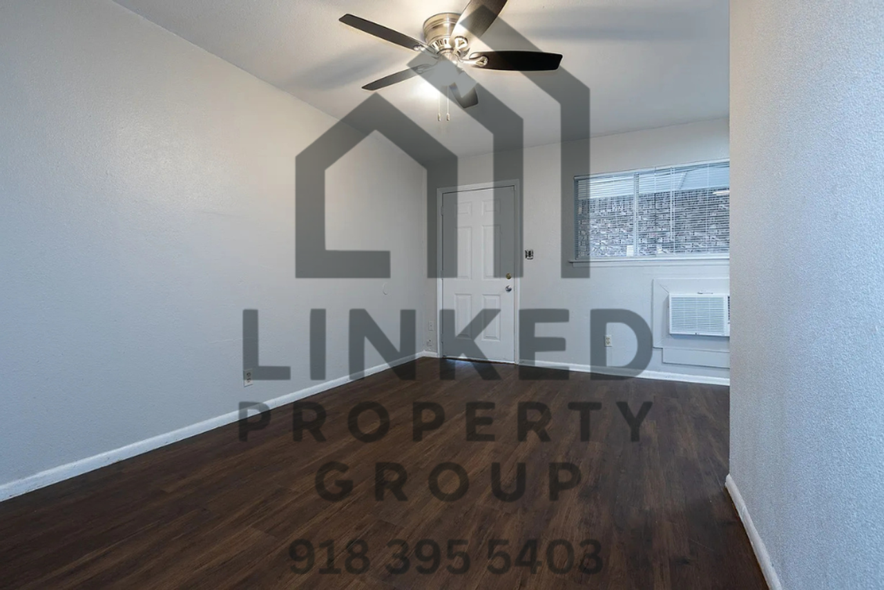 One Bedroom Apartments on Marshall! - Photo 4 of 10
