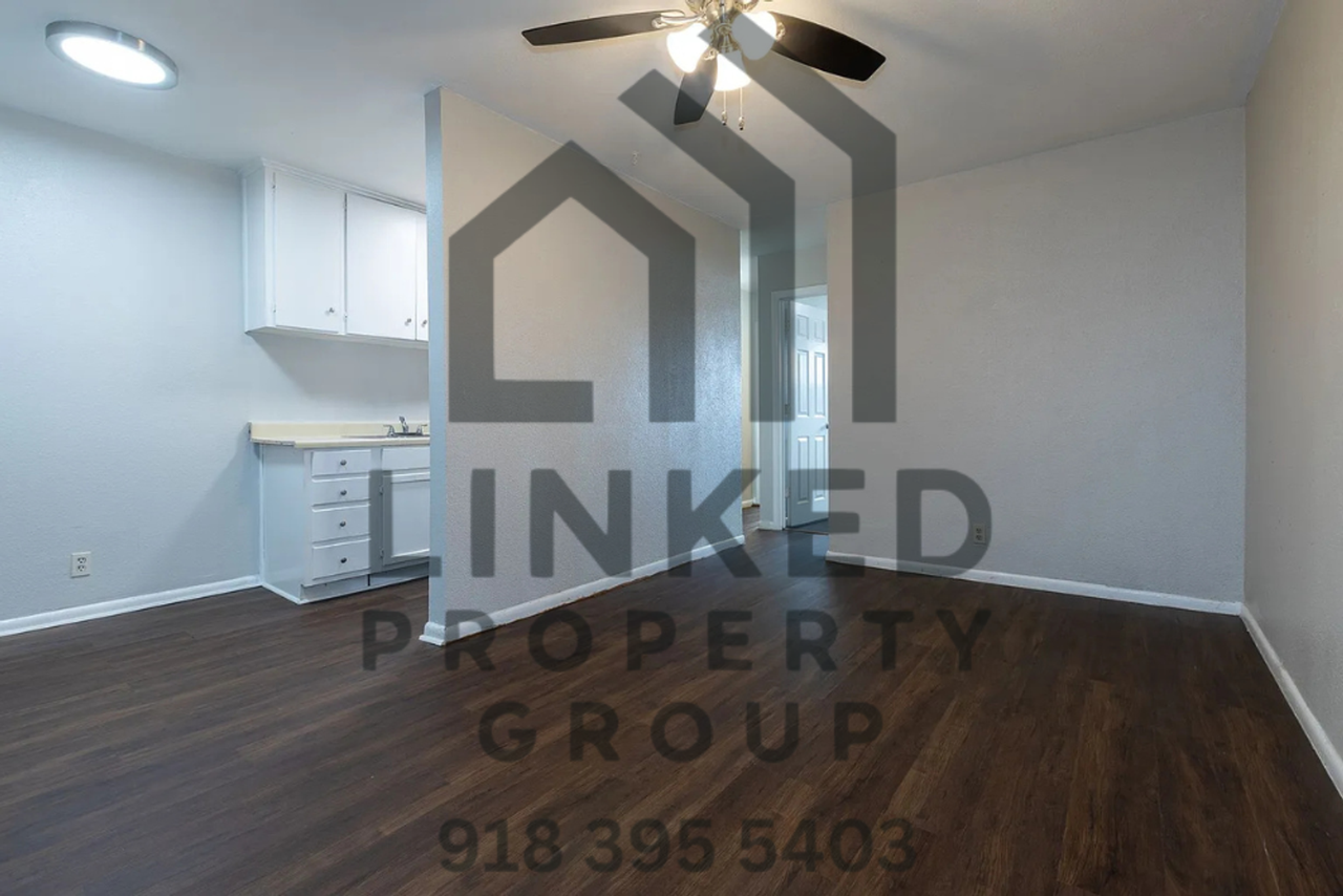 One Bedroom Apartments on Marshall! - Photo 5 of 10