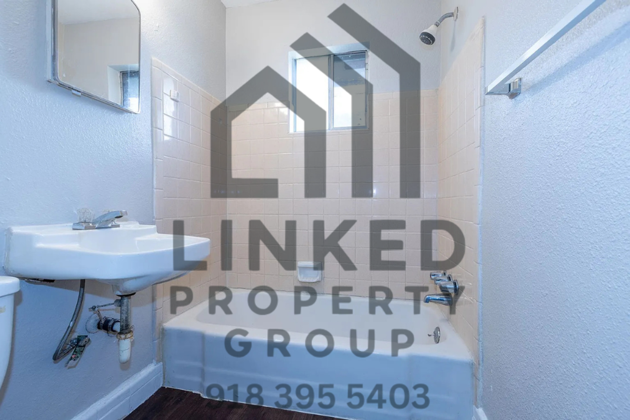 One Bedroom Apartments on Marshall! - Photo 6 of 10