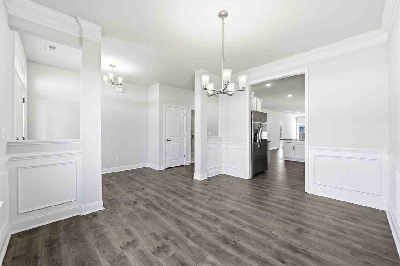 903 Eakins Ln - Photo 6 of 27