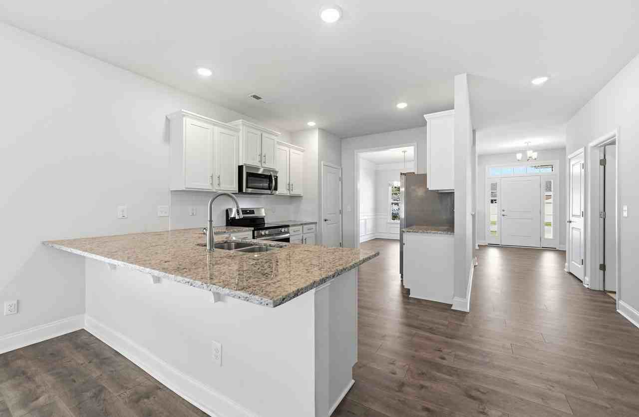903 Eakins Ln - Photo 7 of 27