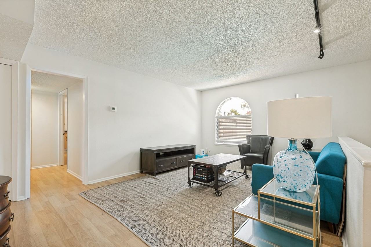 102 Vassar Ln #17 - Photo 4 of 25