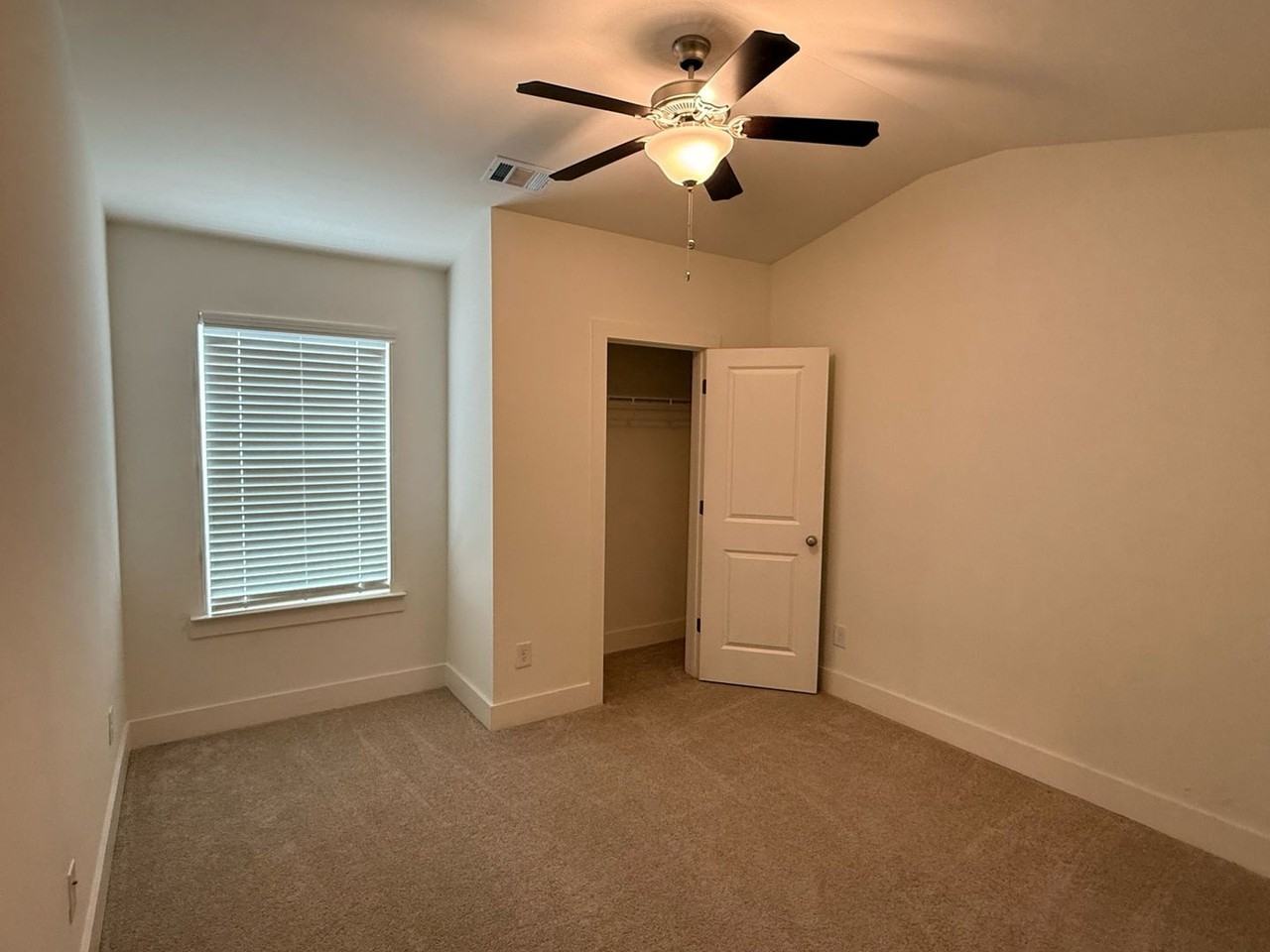 5318 Radford Loop - Photo 7 of 24