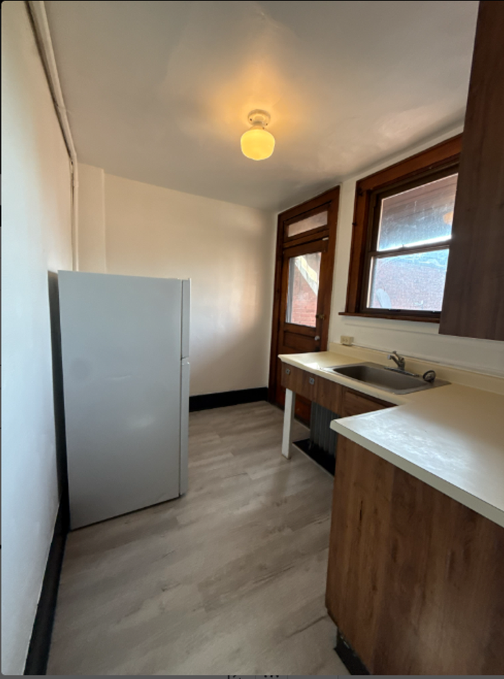 3225 W Liberty Ave - Photo 6 of 12