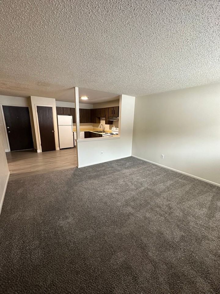 108 Camelot Ct - Photo 4 of 13