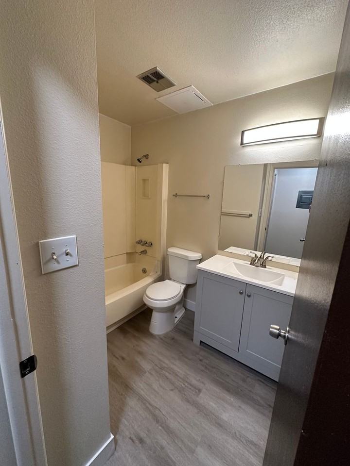 108 Camelot Ct - Photo 5 of 13