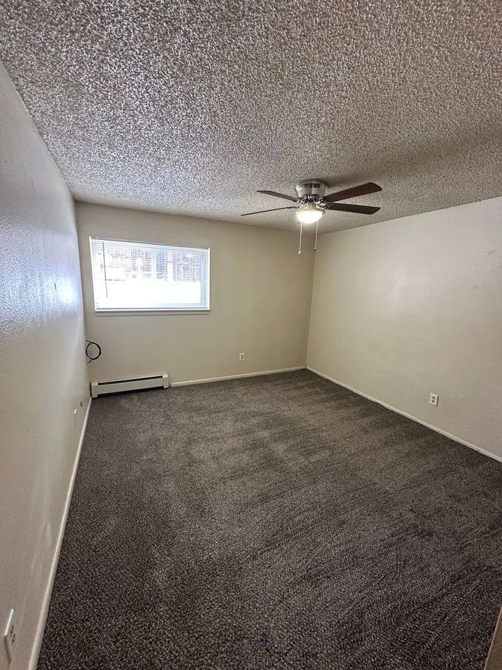 108 Camelot Ct - Photo 6 of 13