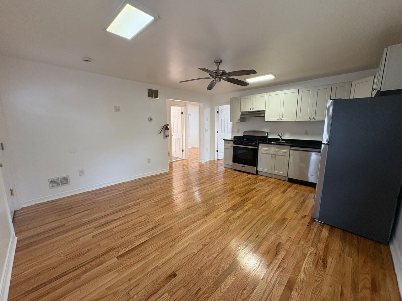 425 Drummond Ave. - Photo 5 of 44