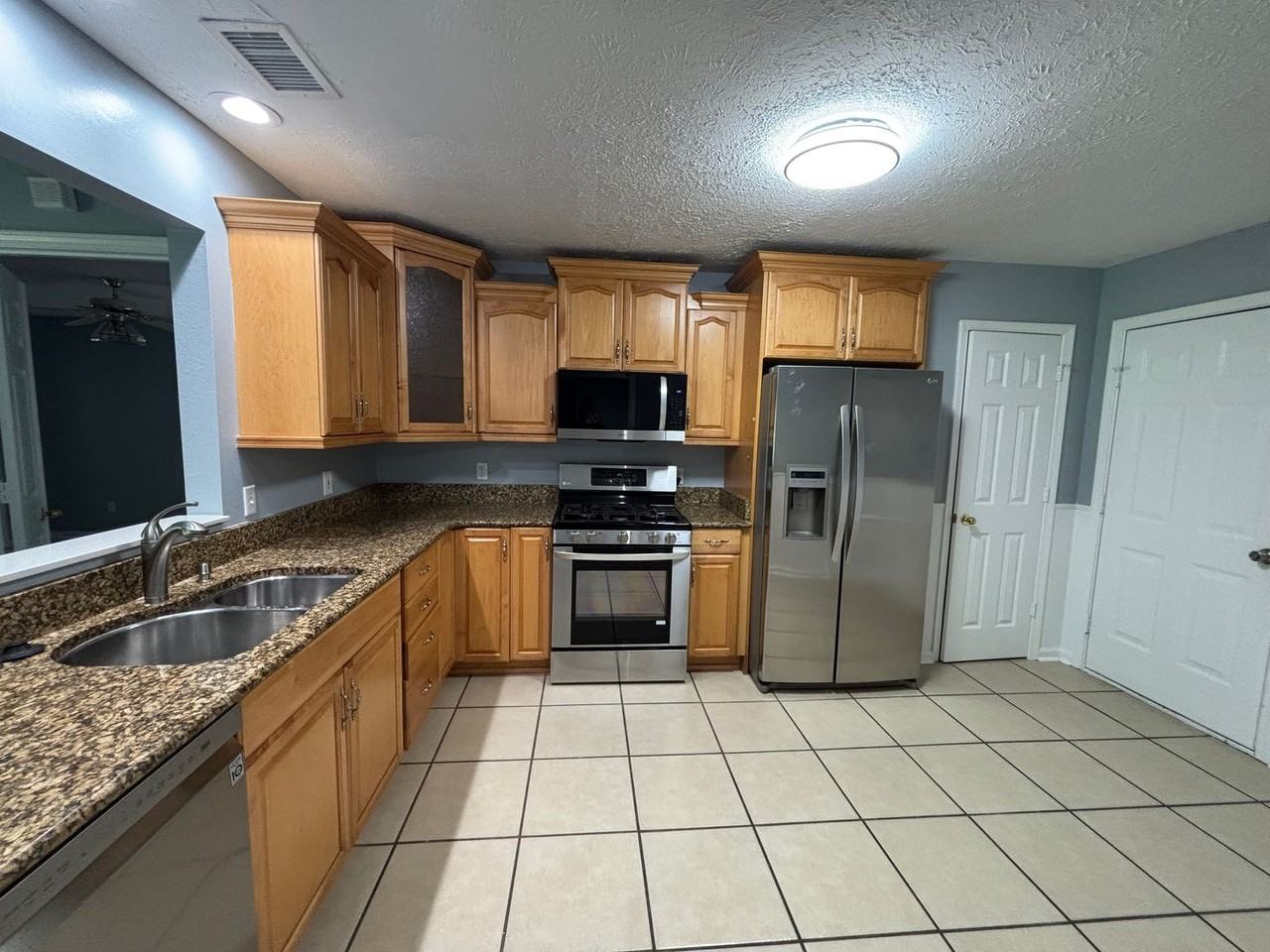 6903 Ross Dr - Photo 4 of 26