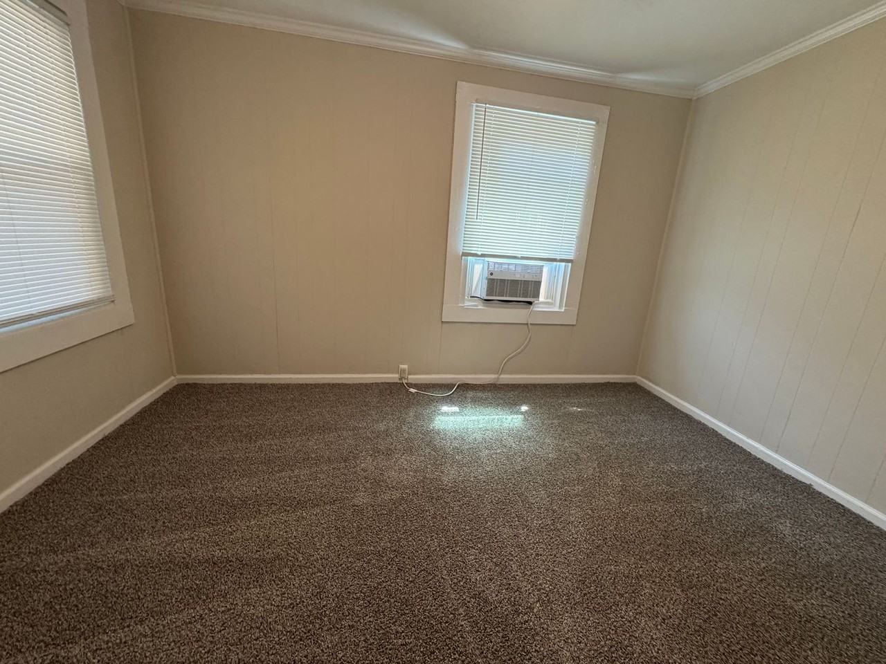 515 Costner St - Photo 5 of 13
