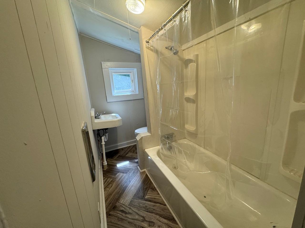 515 Costner St - Photo 7 of 13