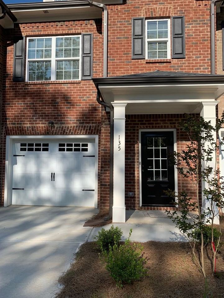 135 Sumner Ct - Photo 3 of 50