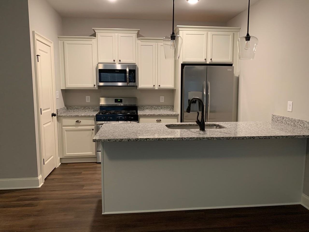 135 Sumner Ct - Photo 7 of 50
