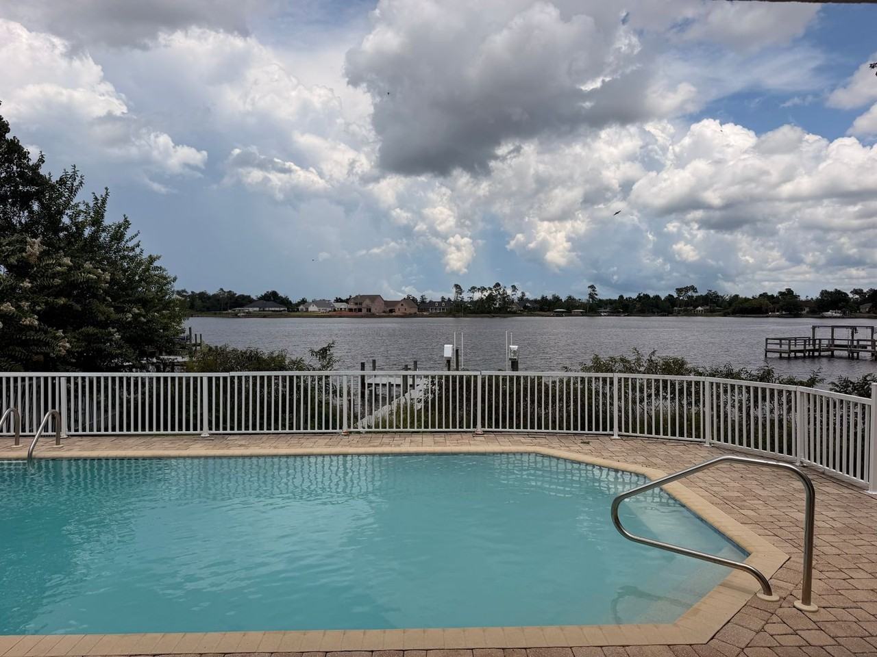 2516 Country Club Dr - Photo 2 of 23