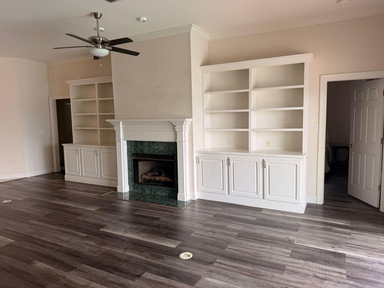 2516 Country Club Dr - Photo 6 of 23