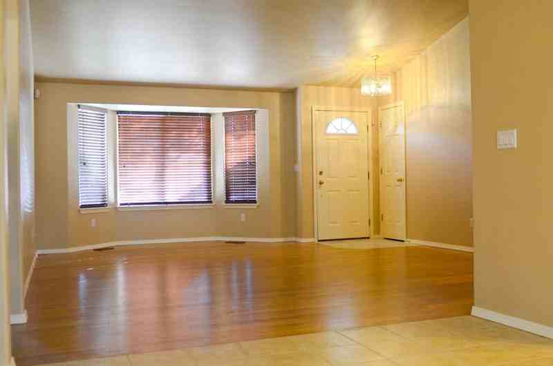 2324 N Pilgrim Pl - Photo 4 of 8