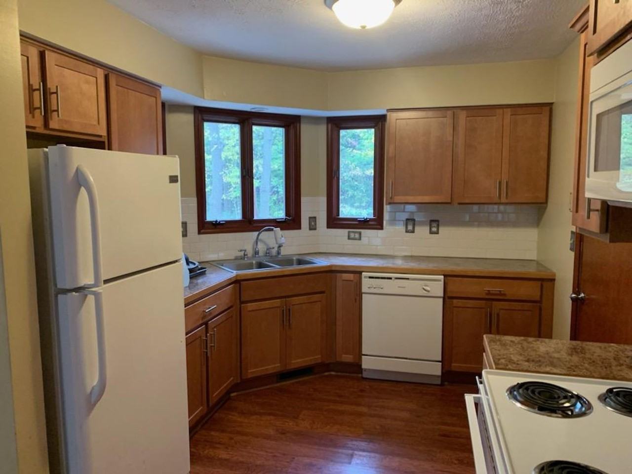 889 Ghent Rd - Photo 3 of 12