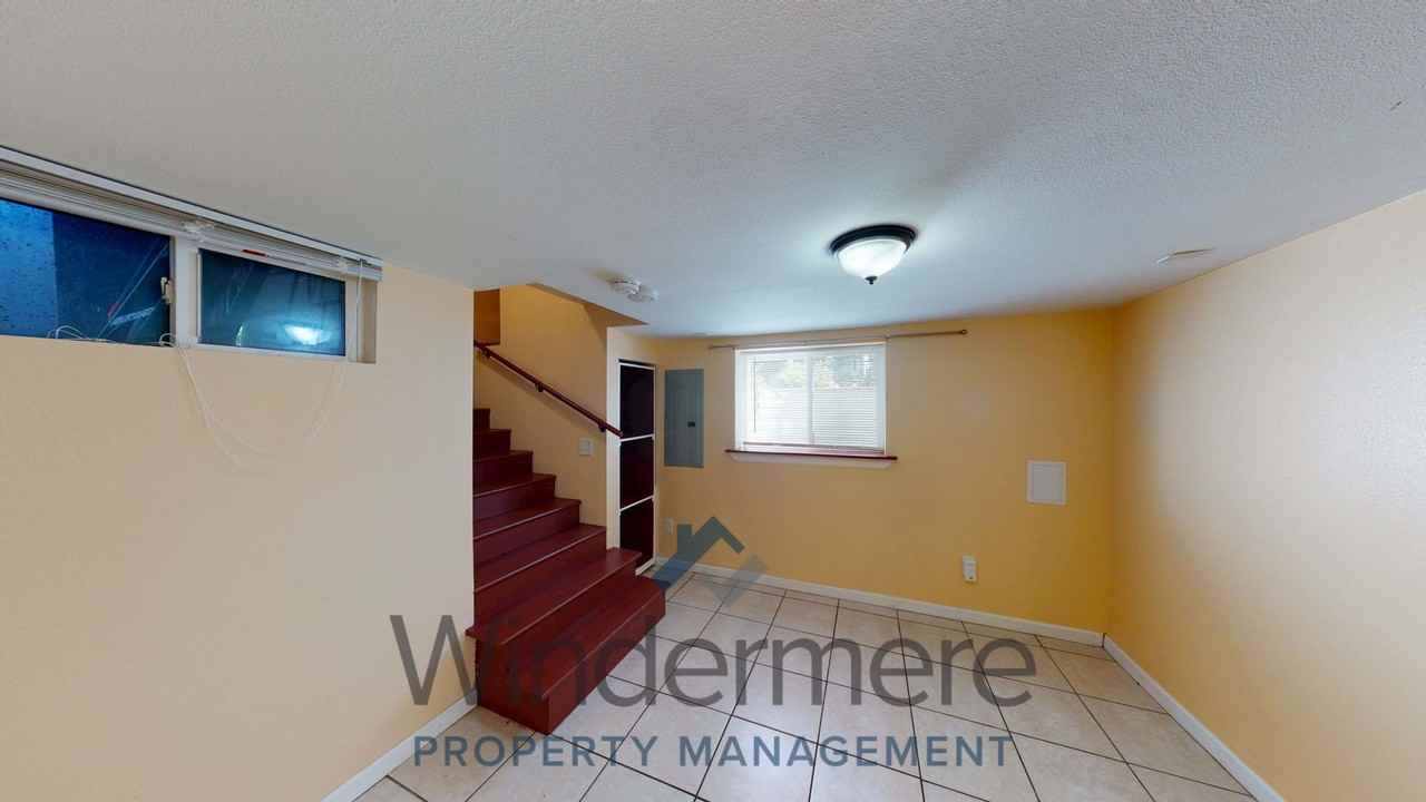527 E Cherry St - Photo 4 of 13