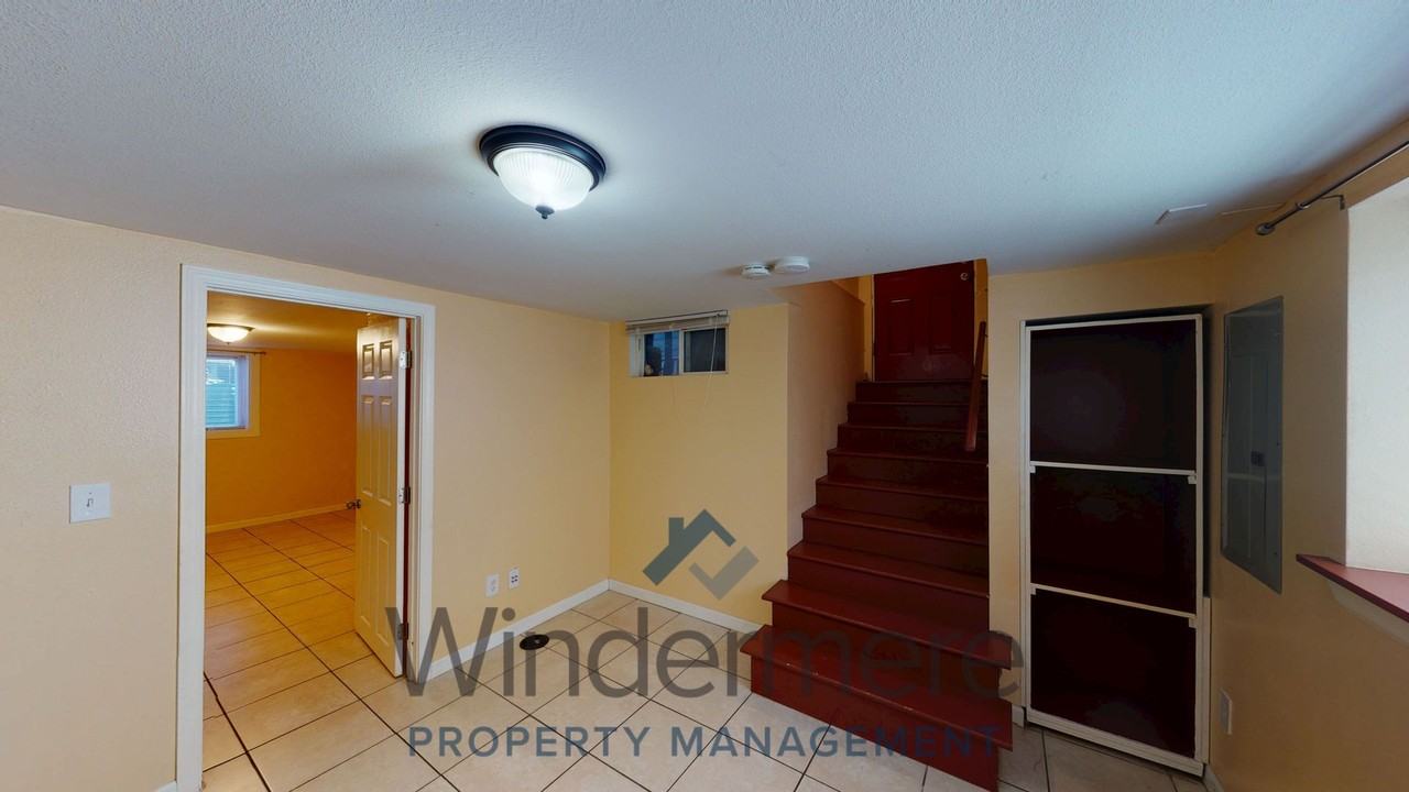 527 E Cherry St - Photo 5 of 13