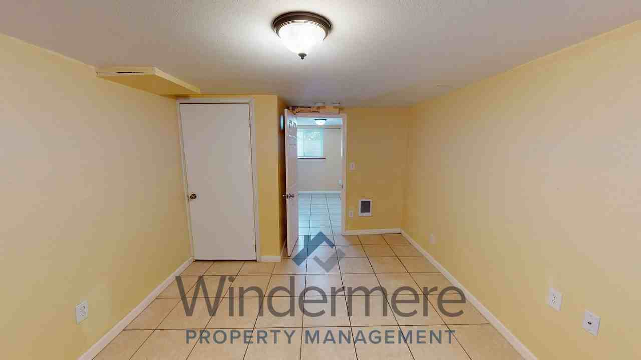 527 E Cherry St - Photo 6 of 13