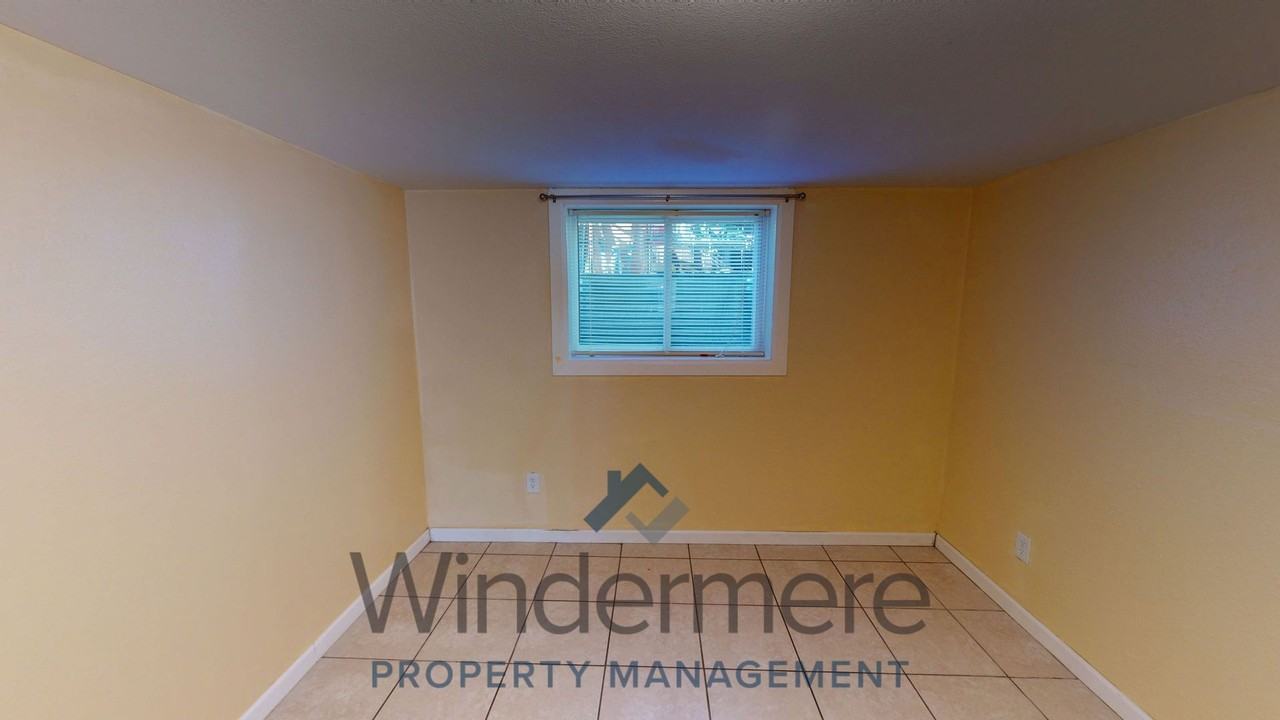 527 E Cherry St - Photo 7 of 13