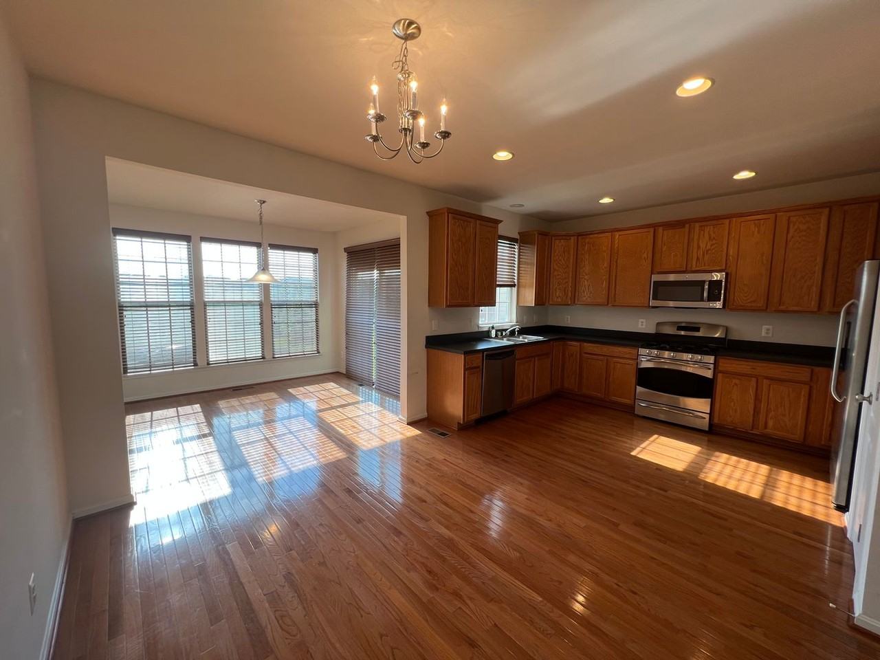 803 Carnaby St - Photo 4 of 22
