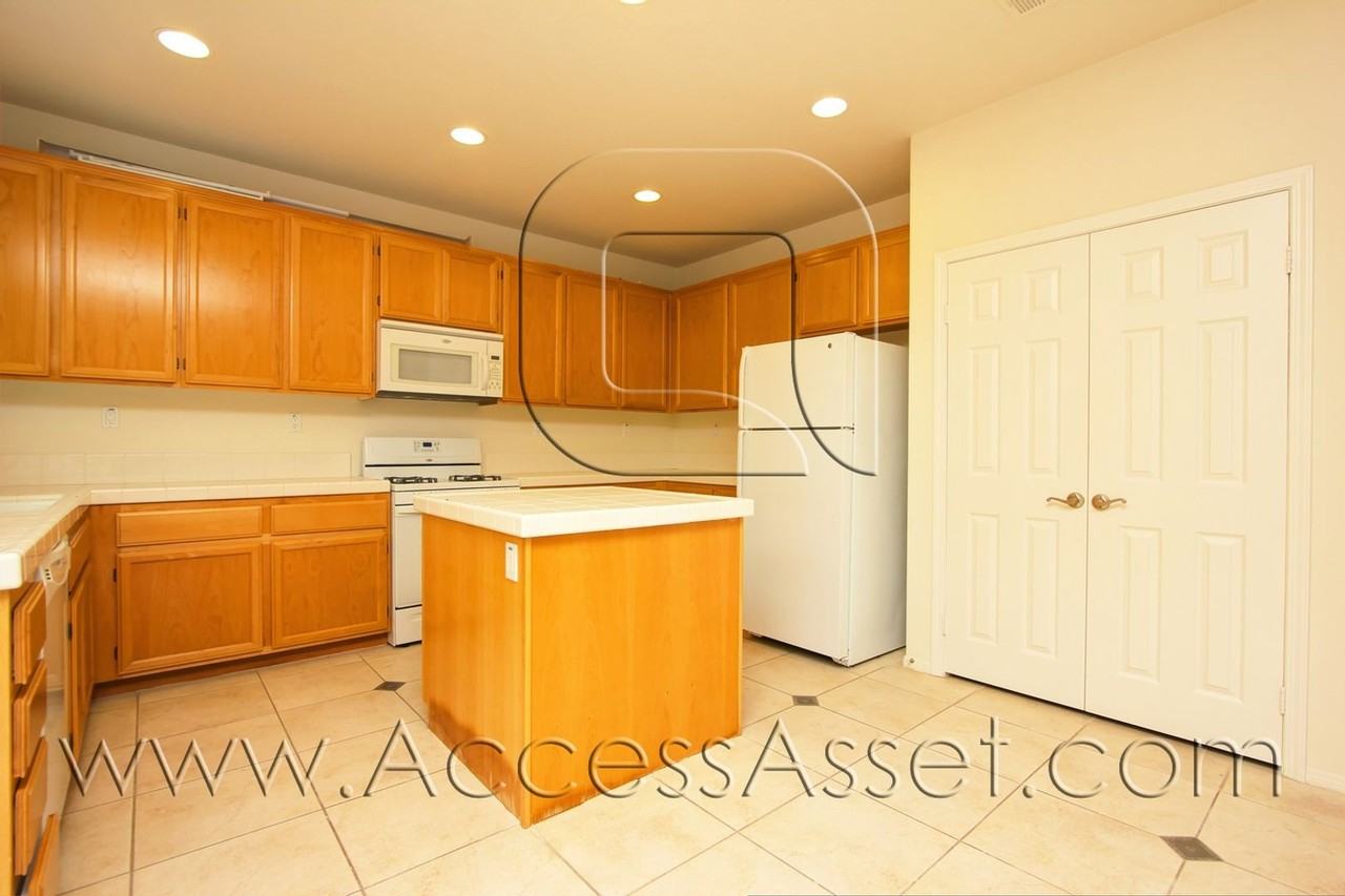 32009 Merano St - Photo 3 of 17