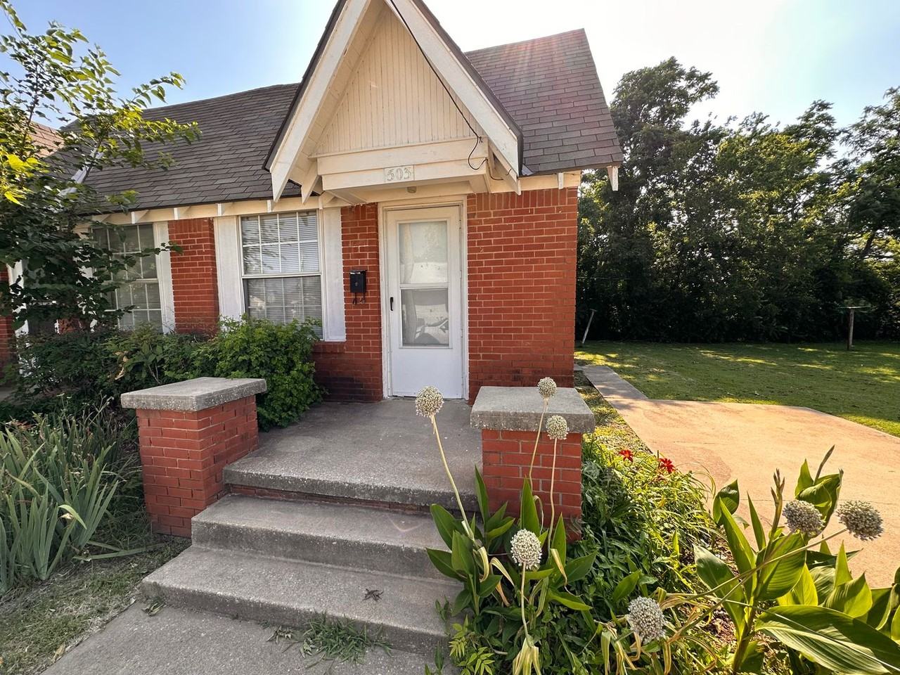 503 N Baumann Ave - Photo 3 of 17