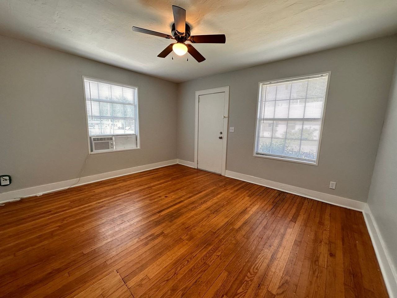 503 N Baumann Ave - Photo 5 of 17
