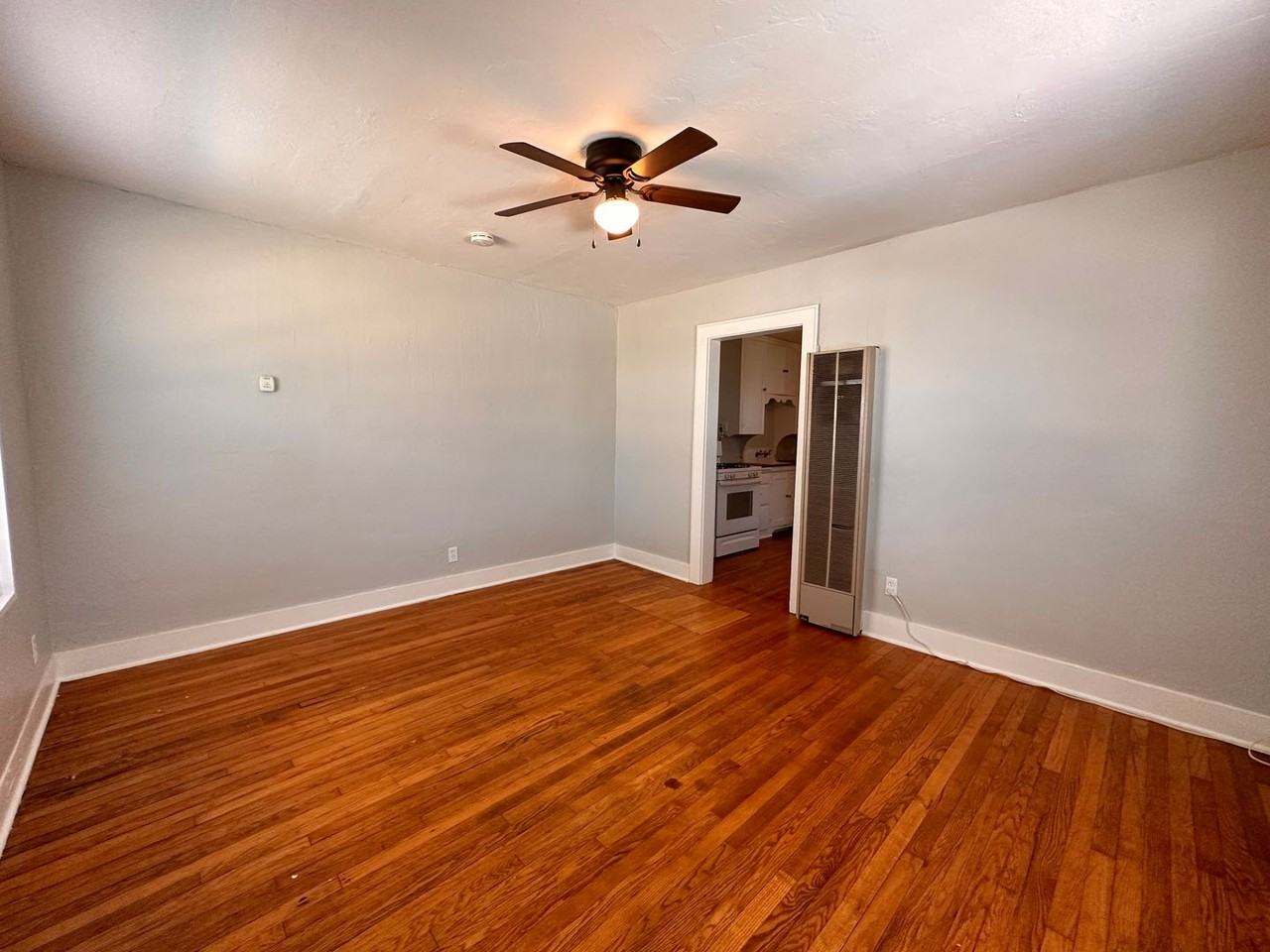 503 N Baumann Ave - Photo 6 of 17