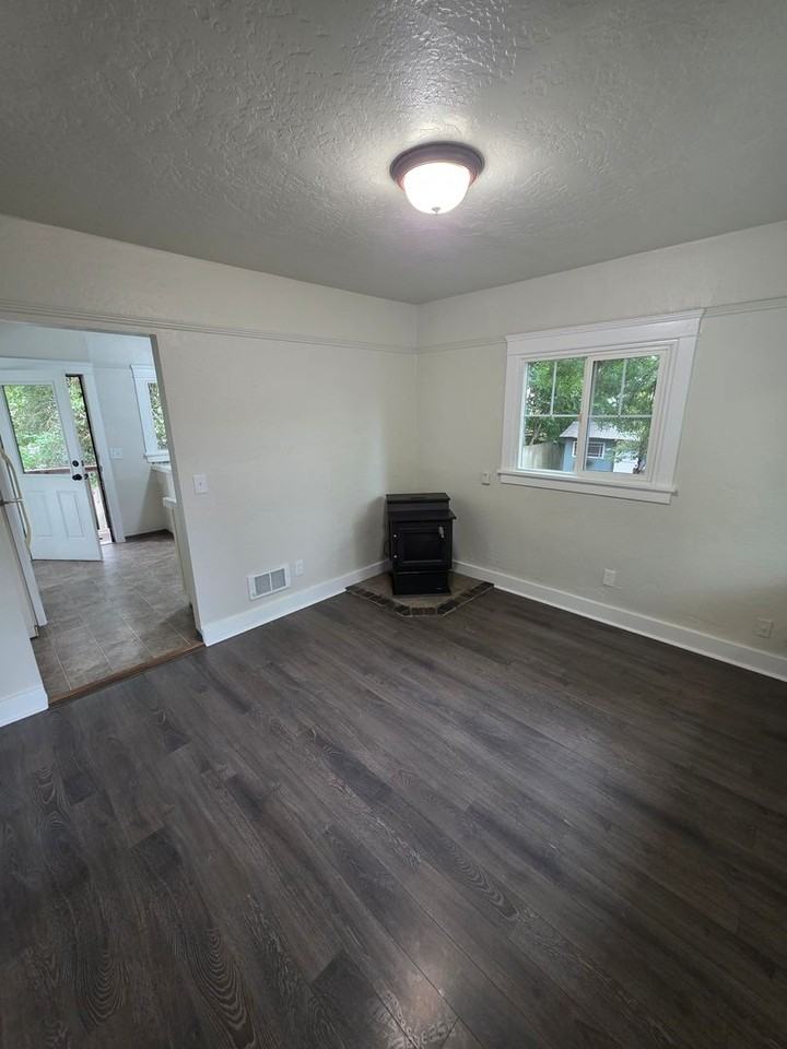 340 N Grove Ct - Photo 2 of 27